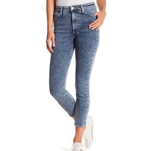 Joe’s high rise jean, skinny acid wash/ligh wash. Size 28 premium denim